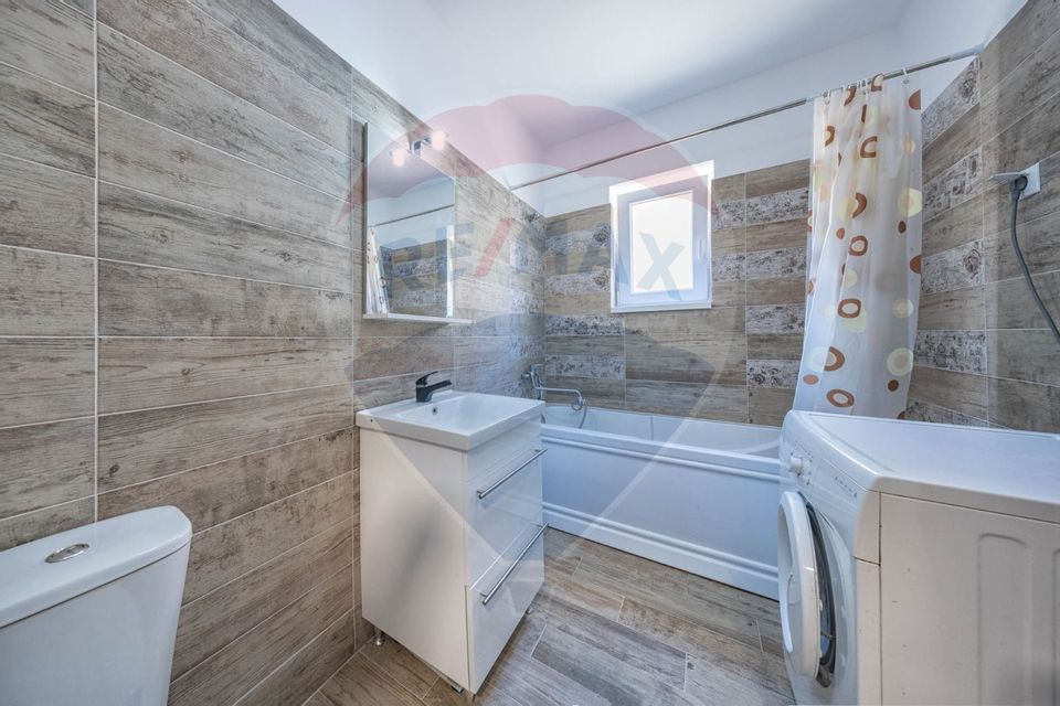 Apartament de vânzare cu două camere și balcon