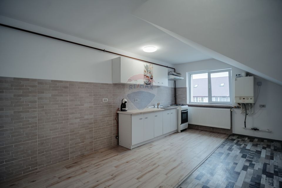 Apartament cu 3 camere de vânzare în zona Burdujeni