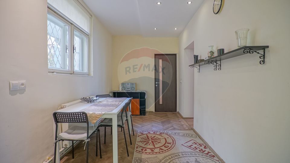 Corp de casă cu 2 apartamente și curte individuală, str. Făgetului