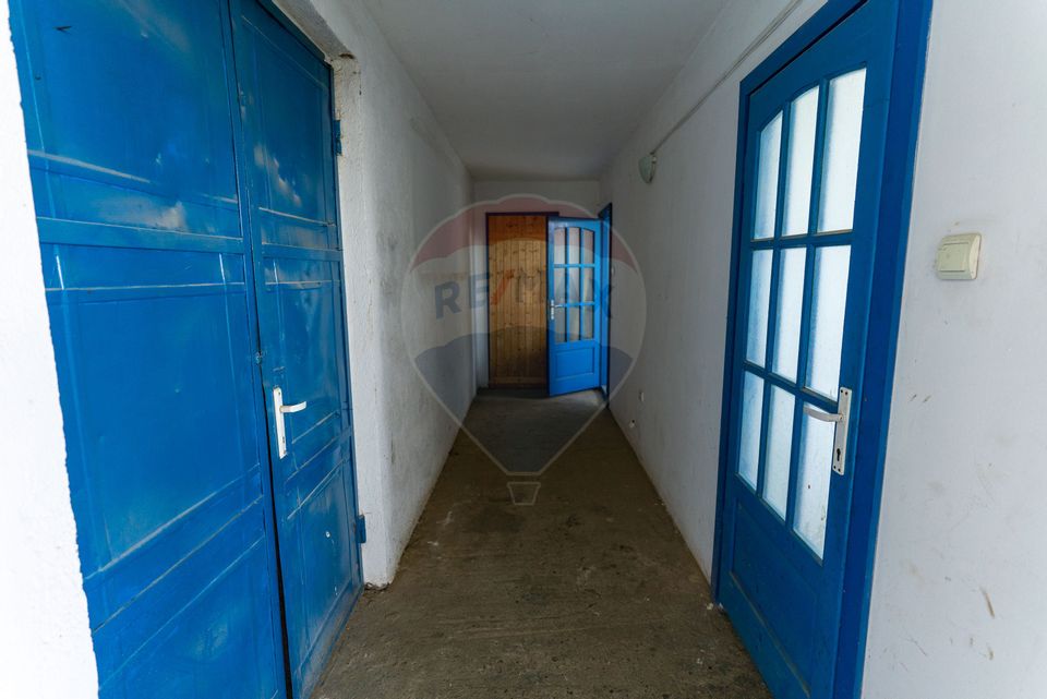 60sq.m Commercial Space for rent, Periferie area