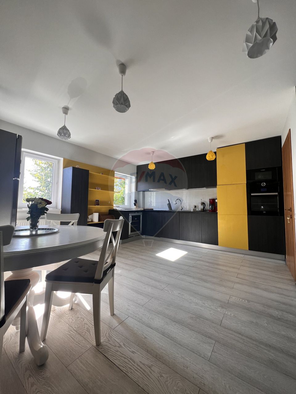 Apartament 3 camere de închiriat în zona Vitan | Vedere superba |