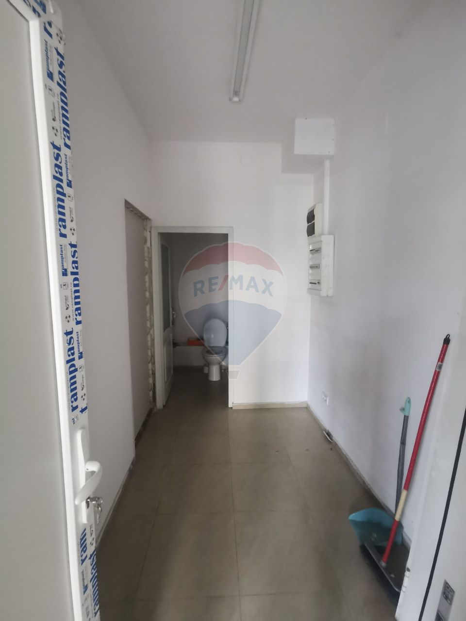 SPATIU DE INCHIRIAT-bld Traian zonă intens circulată