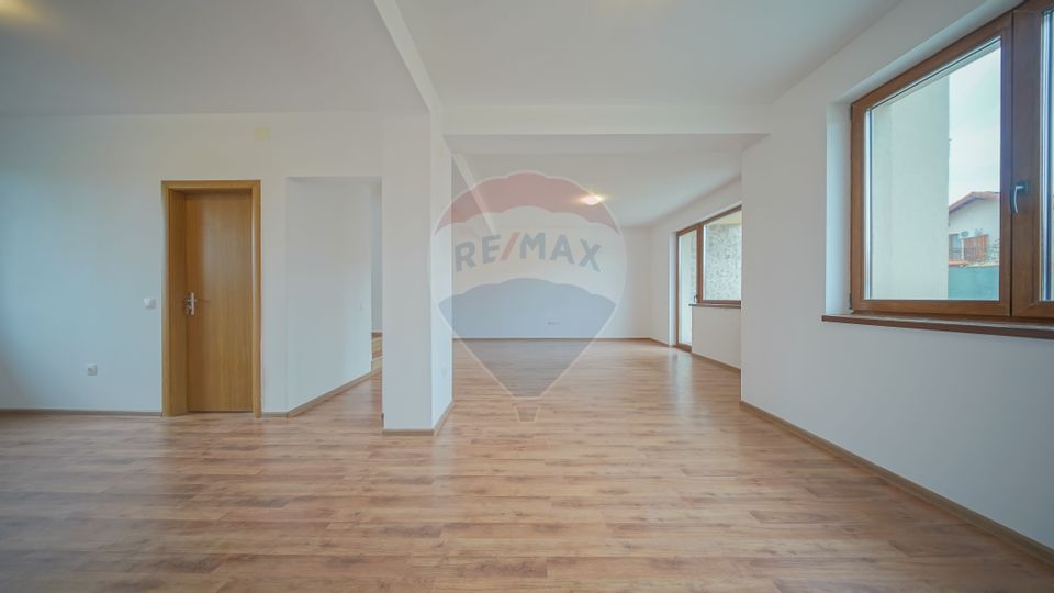 De vânzare - construcție nouă tip duplex - Sânpetru, 5 camere, 345 mp