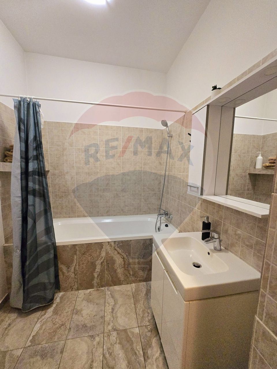 Apartament cu 4 camere P-ta Rosetti 3