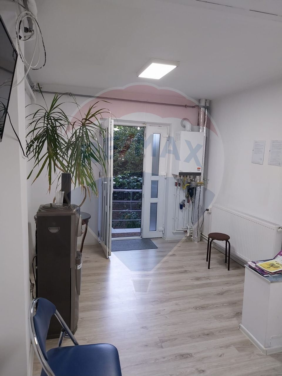 50sq.m Commercial Space for rent, Lapus area