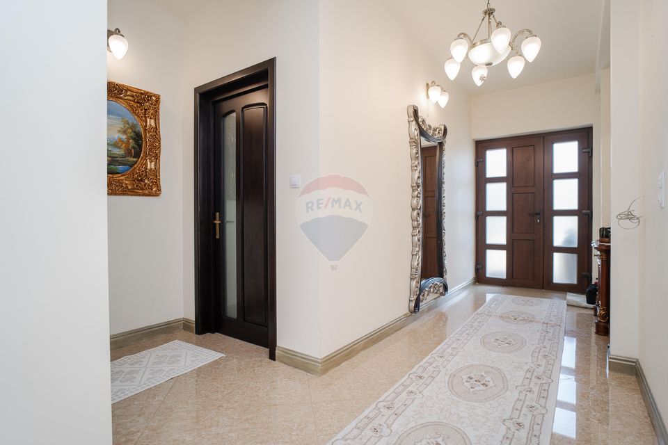 0% Comision - VILA de LUX de vânzare – Cu iaz natural