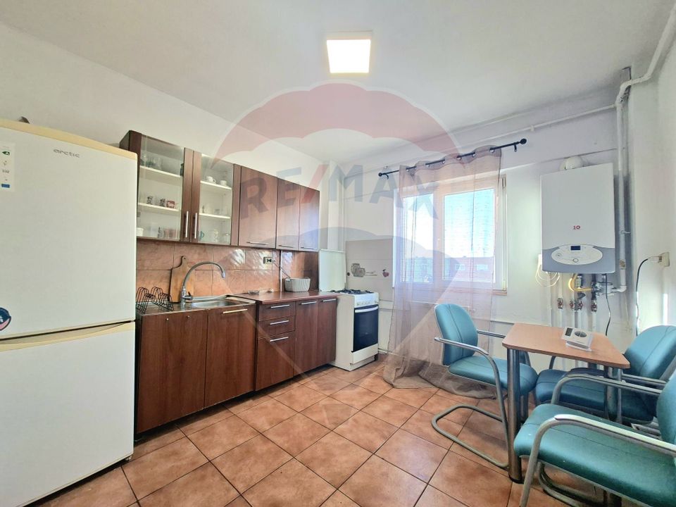 Apartament cu 3 camere de închiriat în zona Micalaca