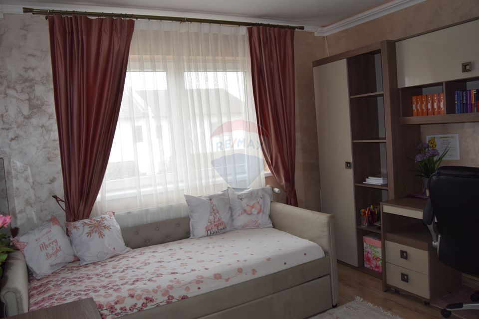 4 room House / Villa for sale, Cetate area