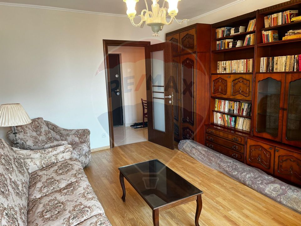 Apartament cu 3 camere de vânzare în zona Piața Victoriei