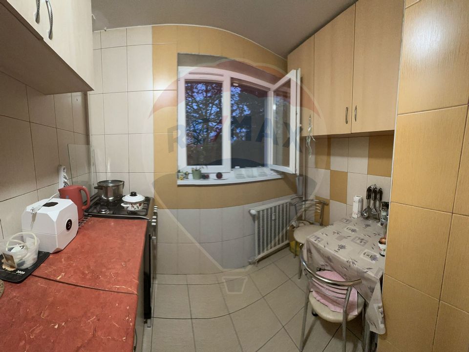 Apartament cu 4 camere de vânzare în zona Titan