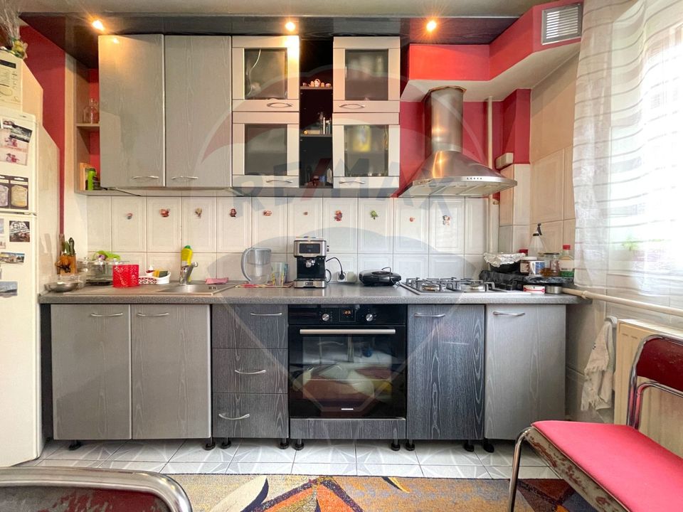 REZERVAT !  Apartament cu 3 camere de vânzare în Răcădău