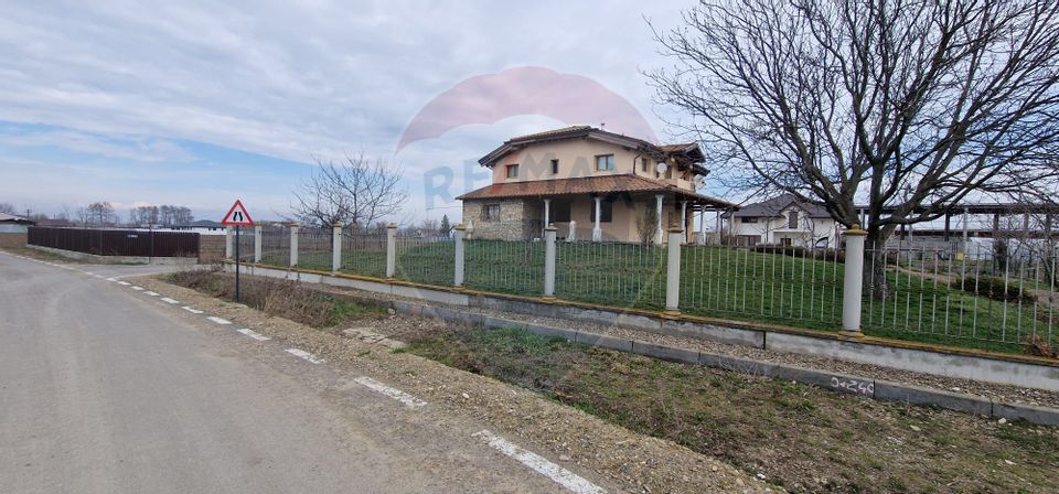 8 room House / Villa for sale