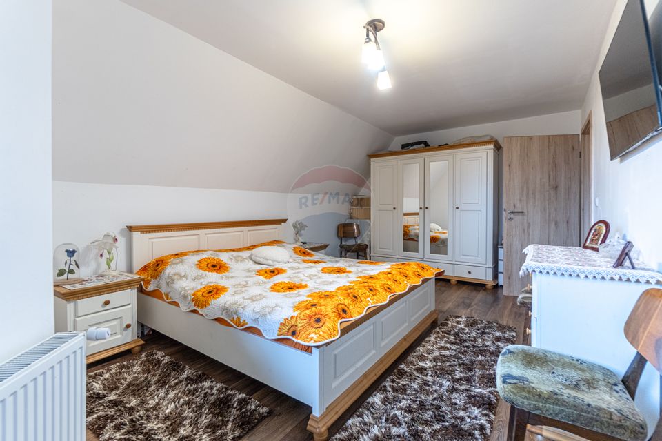 Casă / Vilă cu 6 camere de vânzare in Tarlungeni