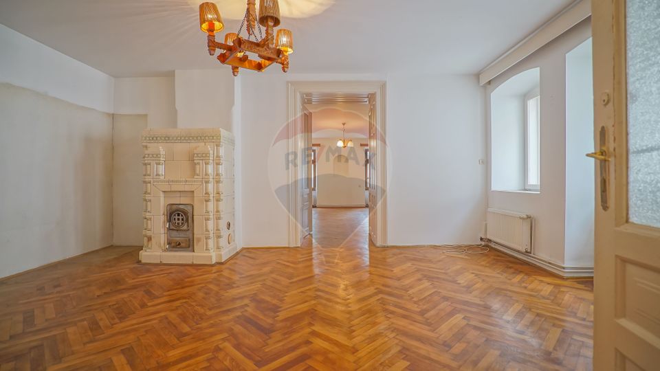 4 room House / Villa for sale, Centrul Istoric area