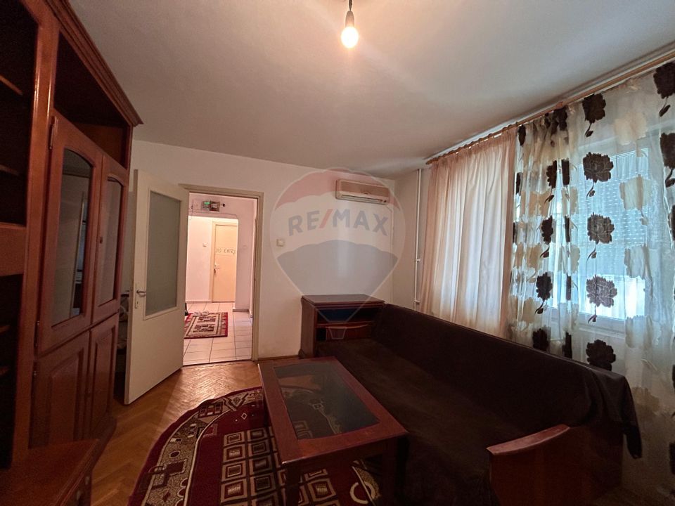 Apartament cu 3 camere de închiriat în zona Valea Rosie