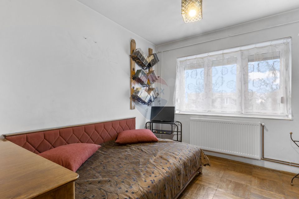 Apartament cu 3 camere de vânzare în zona Aurel Vlaicu