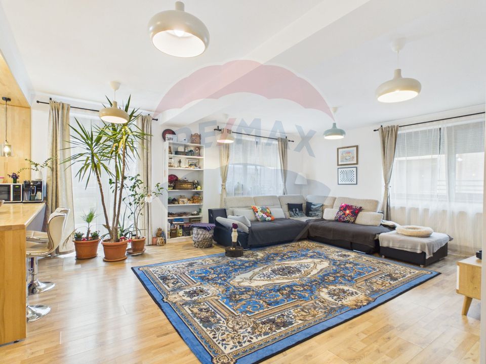 Modern villa 2011, with 5 rooms, 500sqm courtyard and garage