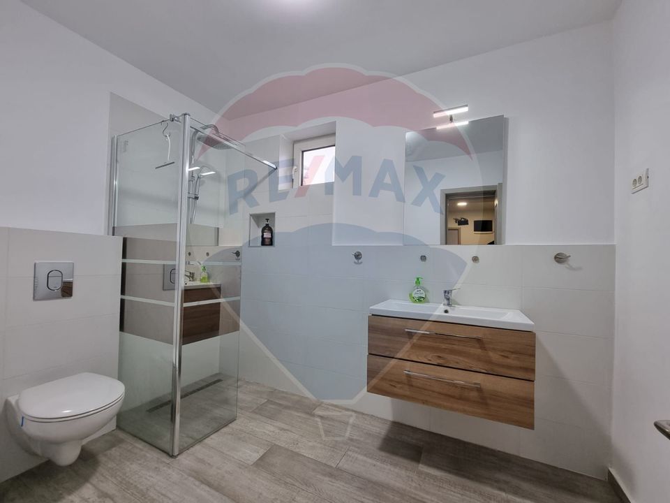 Apartament cu 4 camere de închiriat în zona Faleza Nord