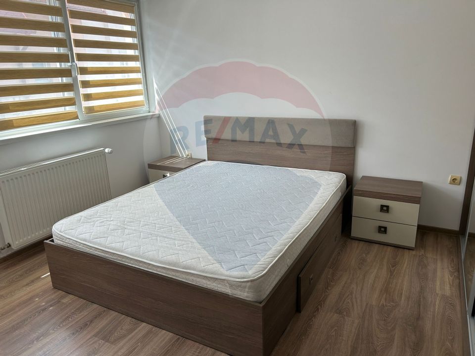 Apartament cu 3 camere de închiriat