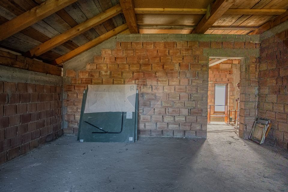 Casa de vanzare 7 camere | CURTE 953 mp | Colonia 1 Mai | COMISION 0 |