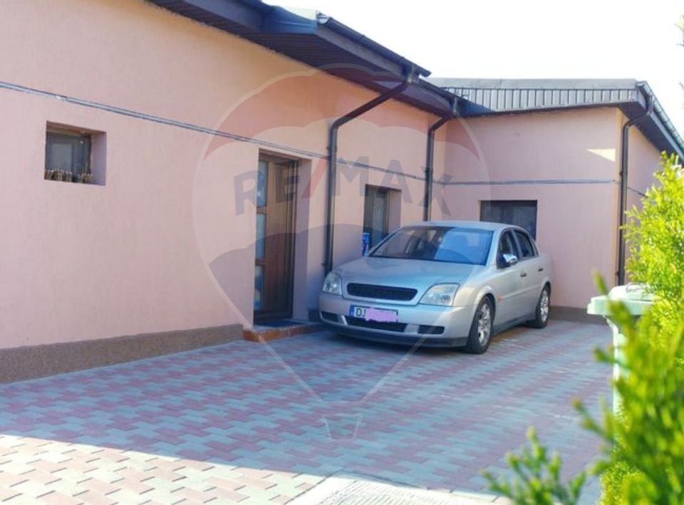 Casă / Vilă cu 4 camere de vânzare în zona Brestei