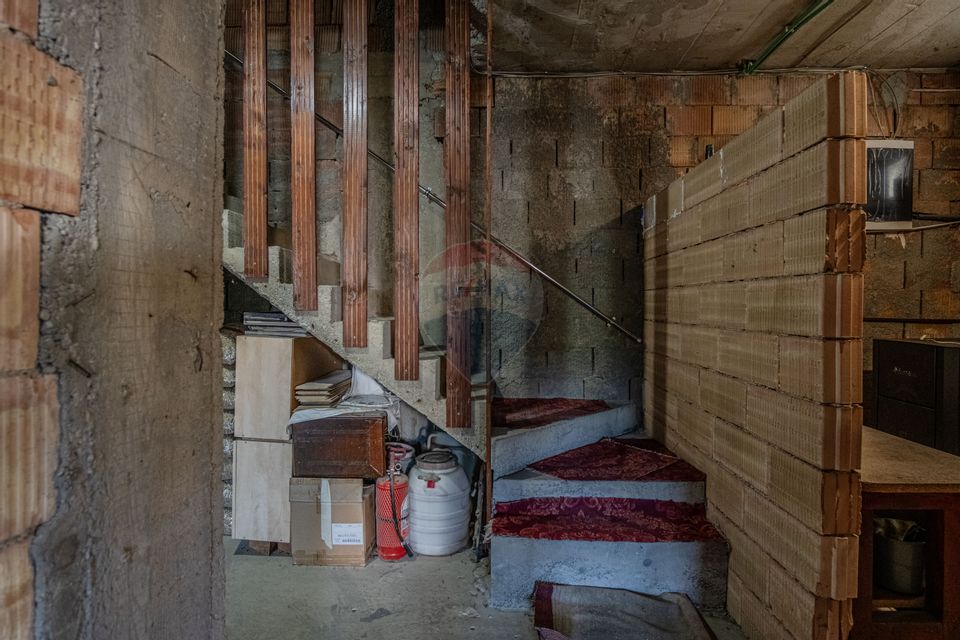 Casa de vanzare 7 camere | CURTE 953 mp | Colonia 1 Mai | COMISION 0 |