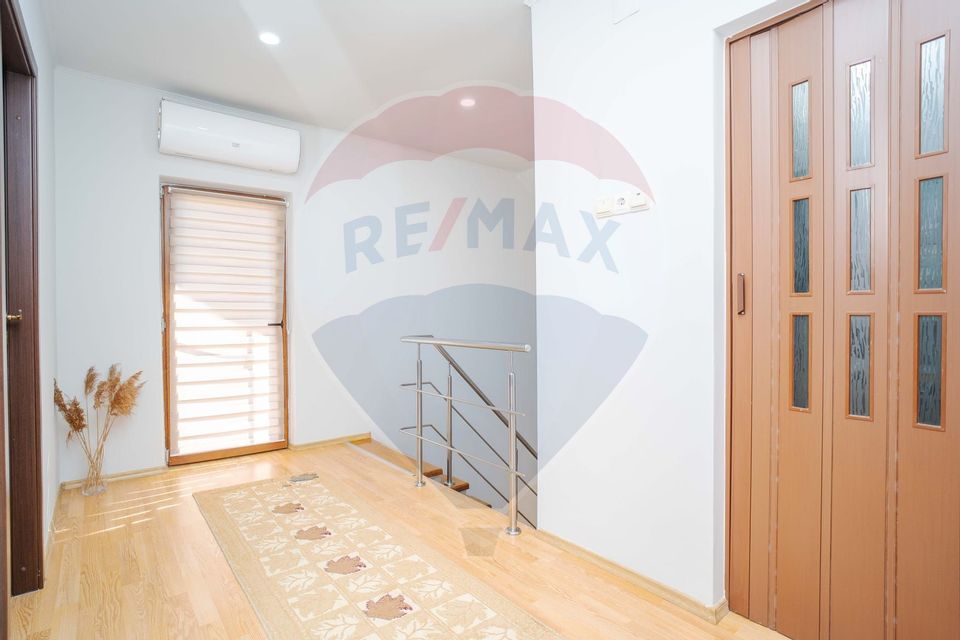 Casă / Vilă cu 5 camere de vânzare în zona Central