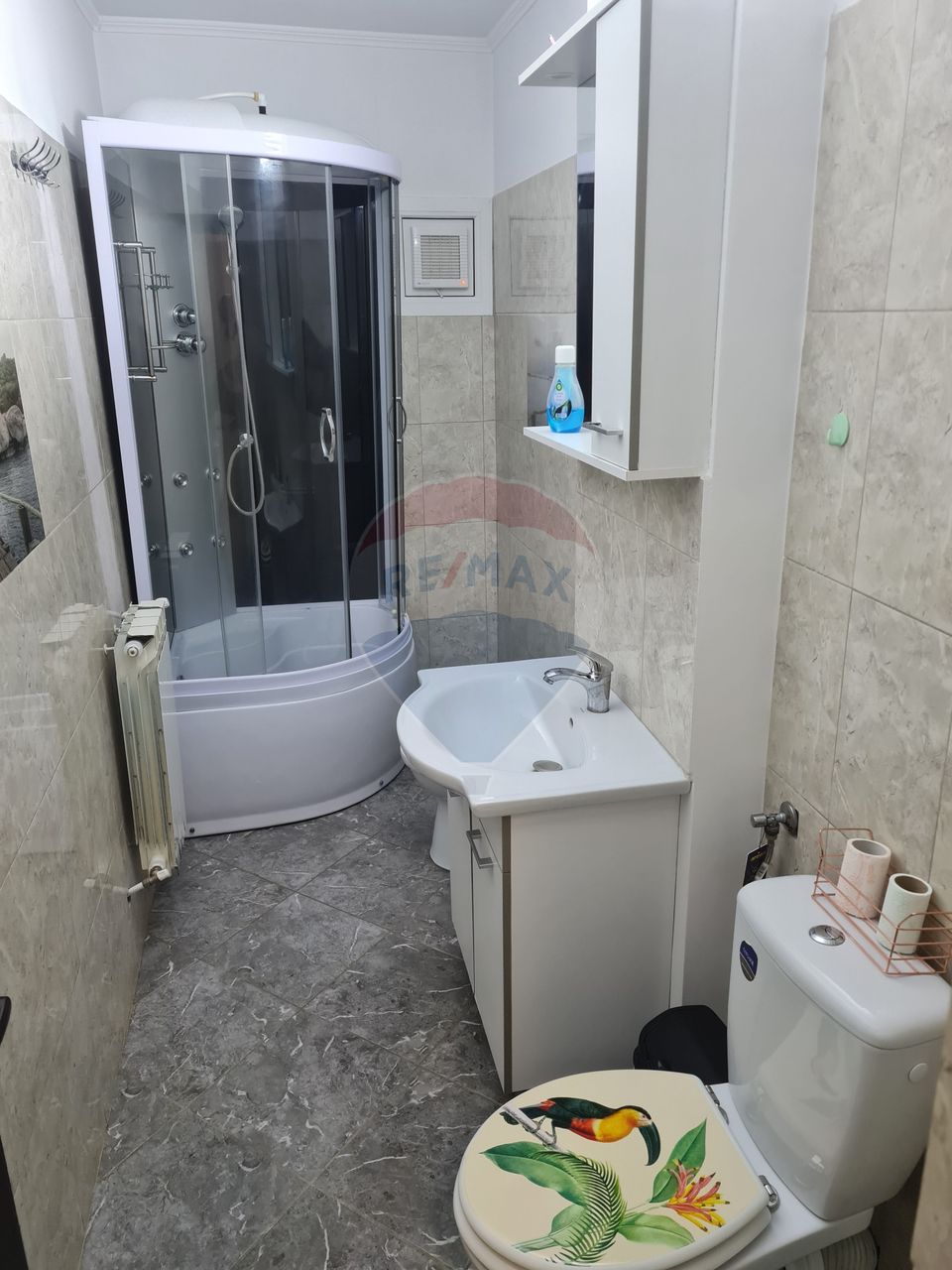 Apartament cu 2 camere de închiriat în zona Est