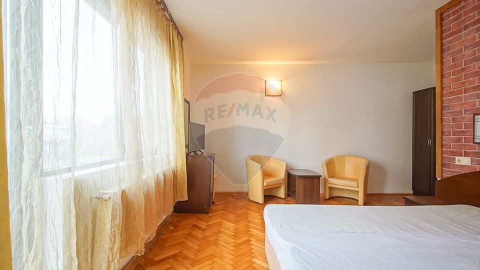 Casă / Vilă cu 12 camere de vânzare în zona Astra