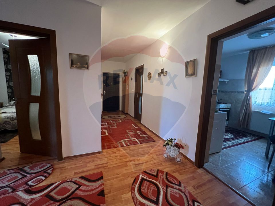 Casa Vila cu 4 camere de vânzare Bacau