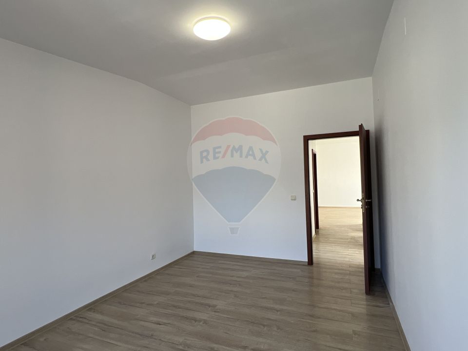 La inchiriat apartament 3 camere si parcare in Voluntari