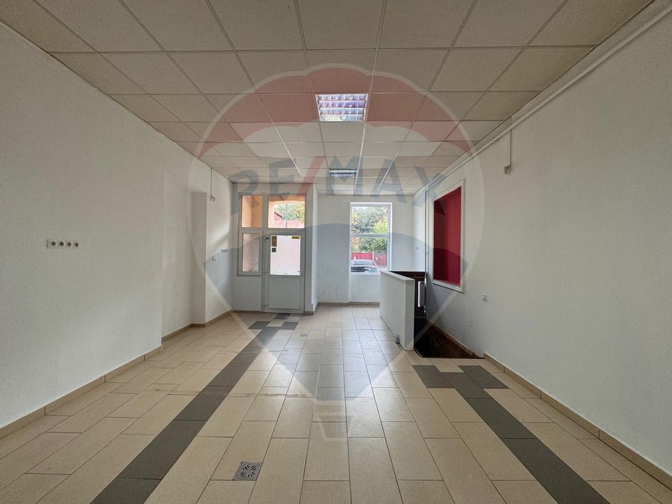 60sq.m Commercial Space for rent, Ultracentral area