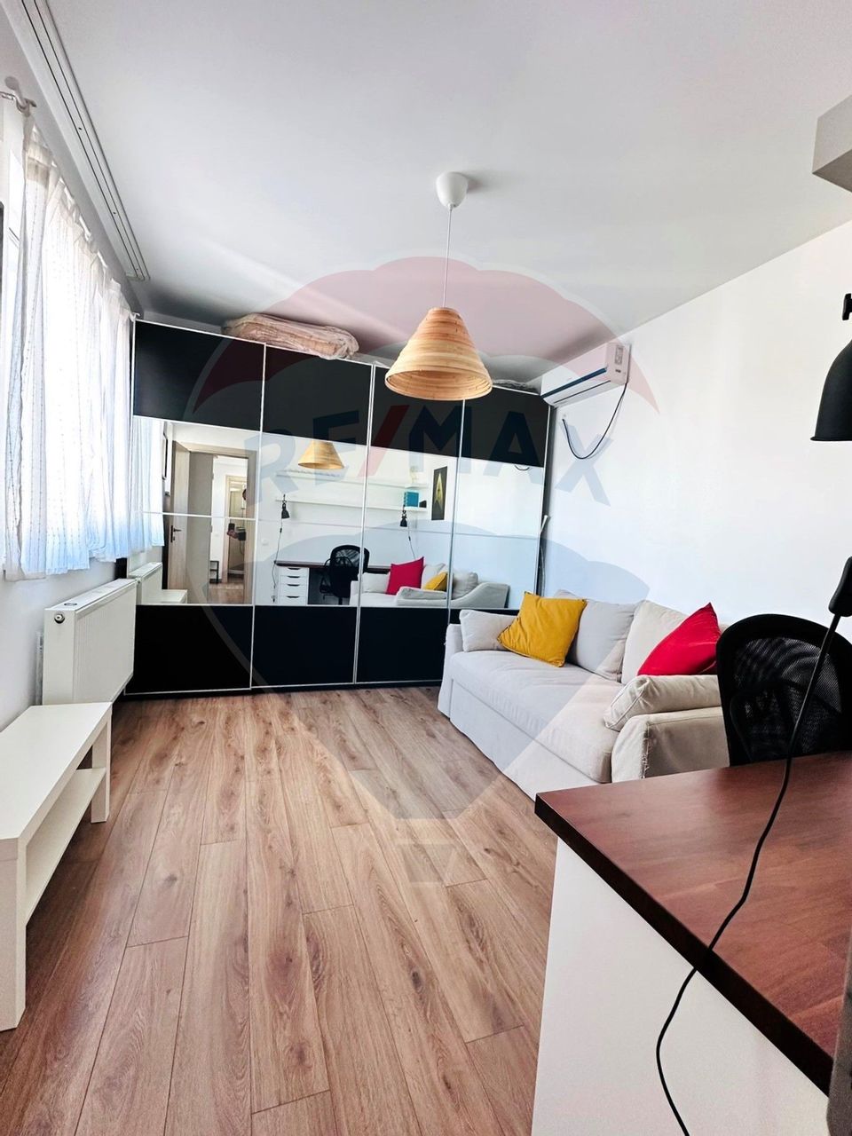 Apartament cu 3 Camere, Terasa si 2 locuri de parcare-Sector 1