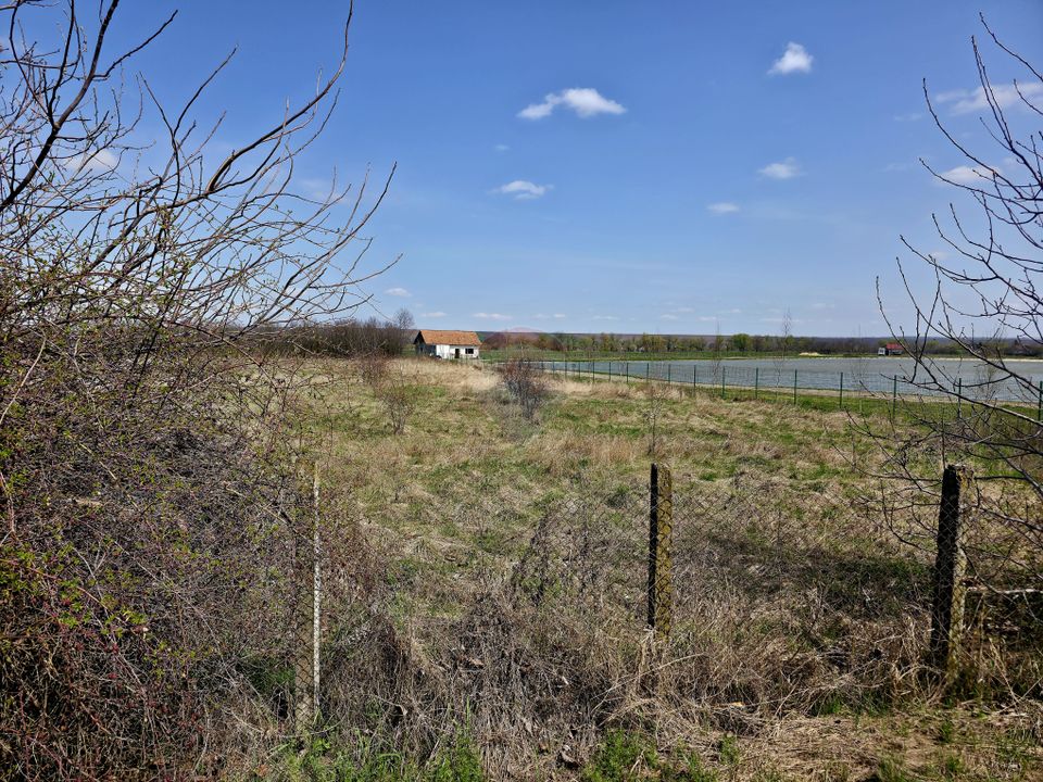 Teren 7,000mp Girov / deschidere 45 metri