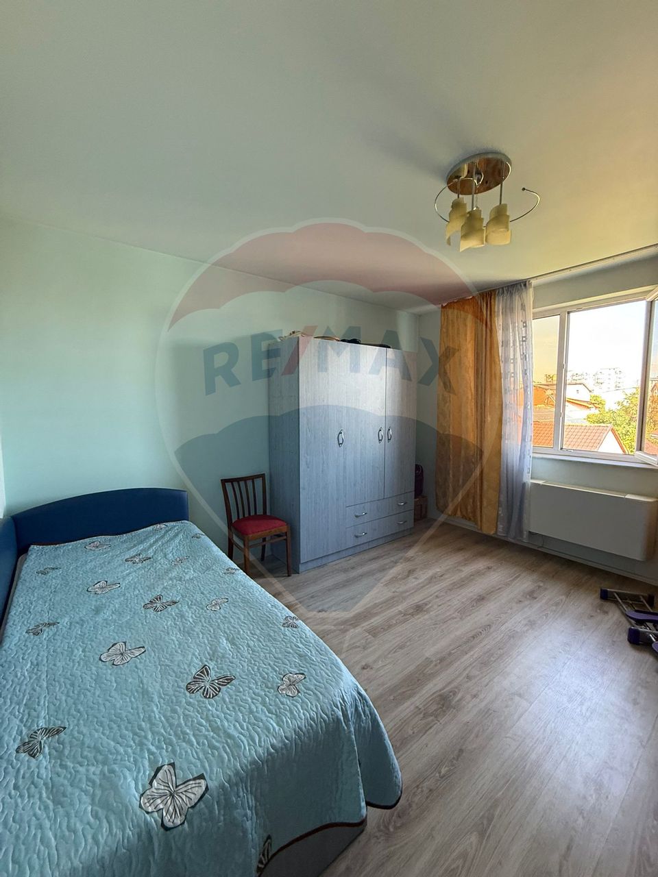 Casă / Vilă cu 9 camere de vânzare în zona 1 Mai