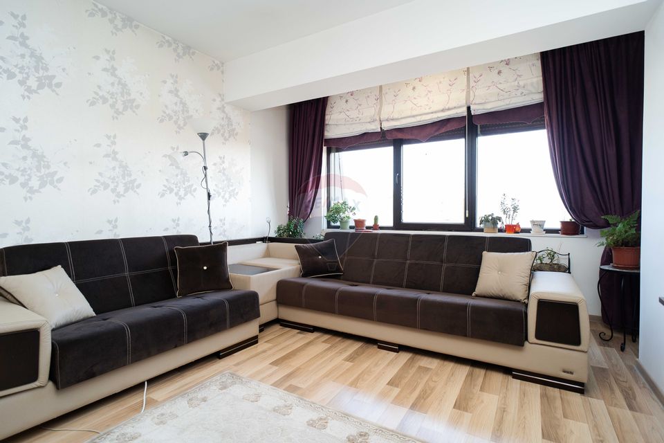 Apartament cu 3 camere de vânzare în zona Nicolina