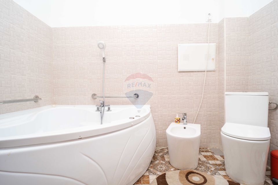 Casă / Vilă cu 3 camere de vânzare în zona Bucium