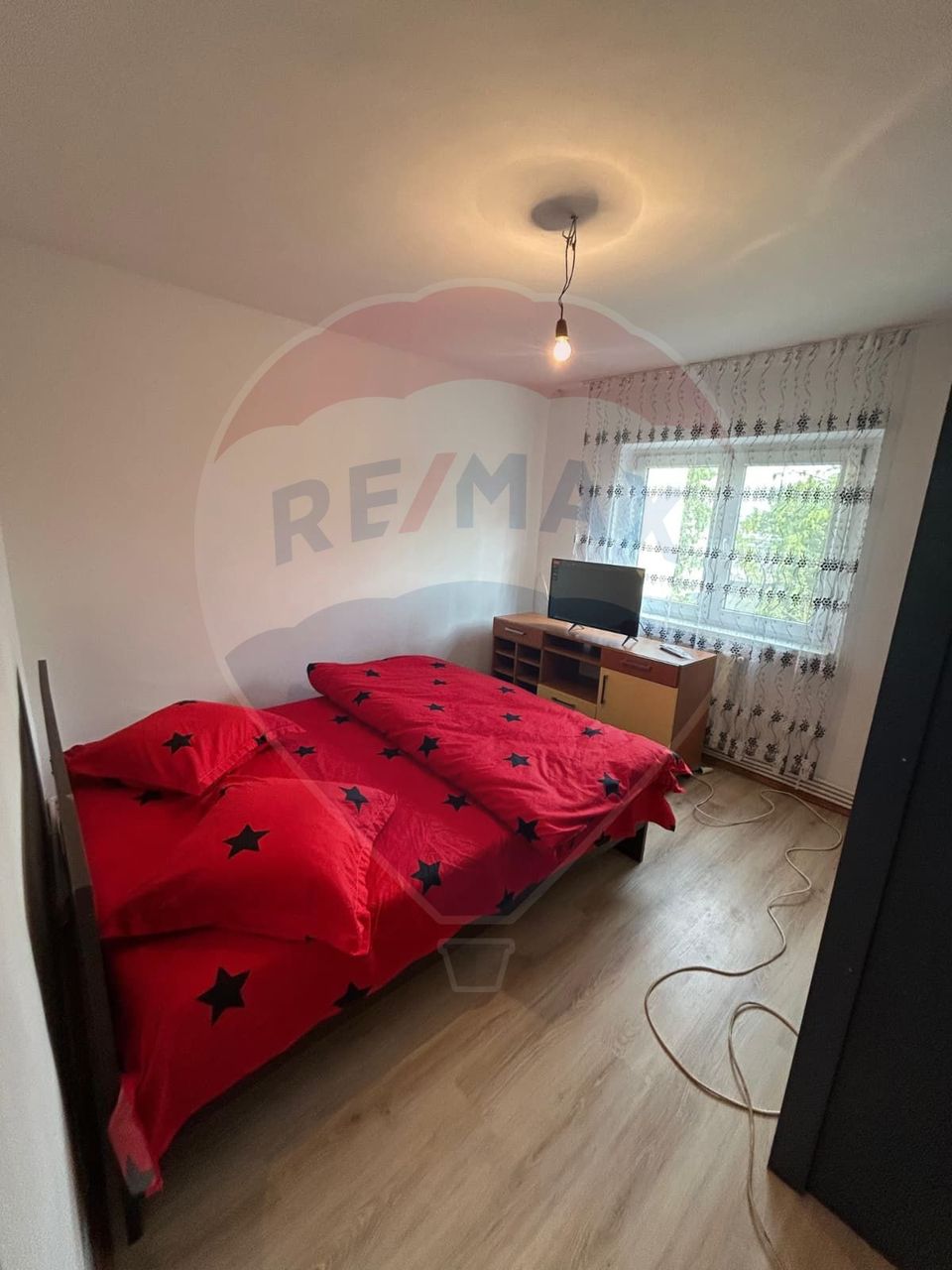 Apartament 3 camere  -1 Mai (in spate la Pelendava)