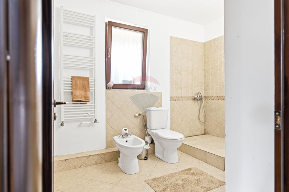 Casă/Vilă de Vânzare cu 5 camere,  Teren 757mp - Iasi - Hlincea