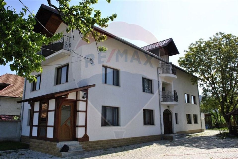 14 room Hotel / Pension for sale, Sud area