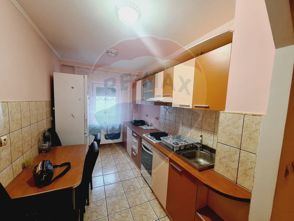 Apartament cu 3 camere de vânzare în zona Nufarul