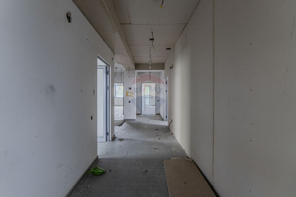 Cladire de 902 mp utili de vânzare, zona Grivitei - DN 13, COMISION 0