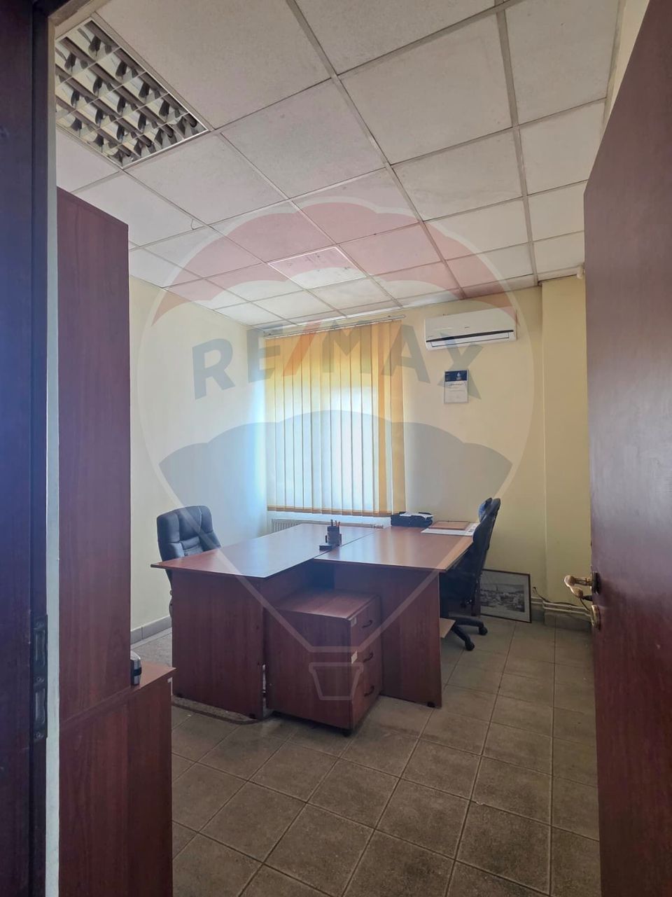 120sq.m Commercial Space, Ultracentral area