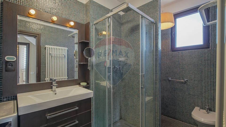 De vanzare penthouse in Tractoru, 3 camere, mobilat si utilat