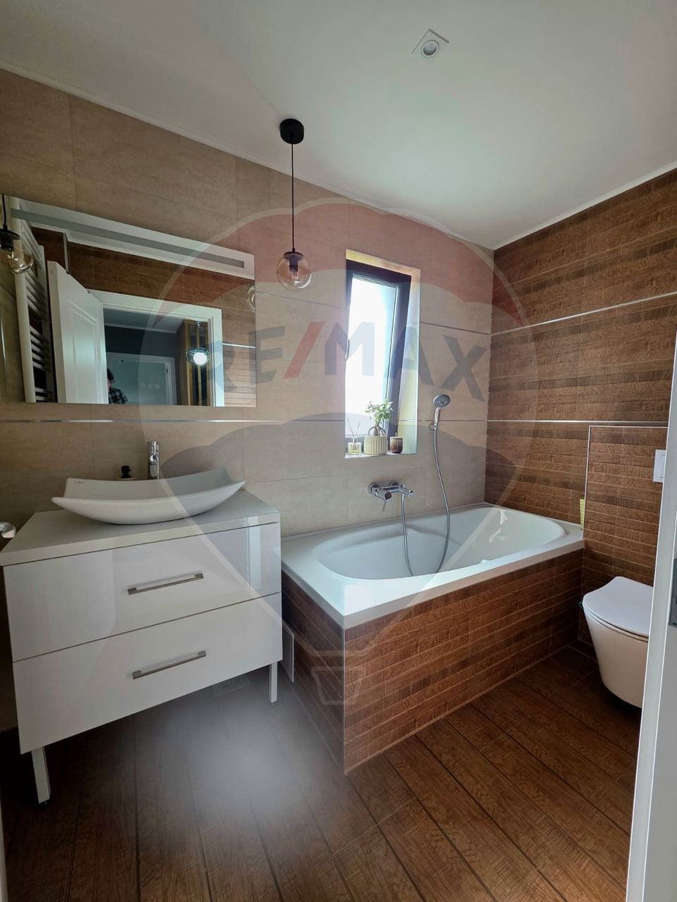 Casa noua Strada Aviatorilor Medias