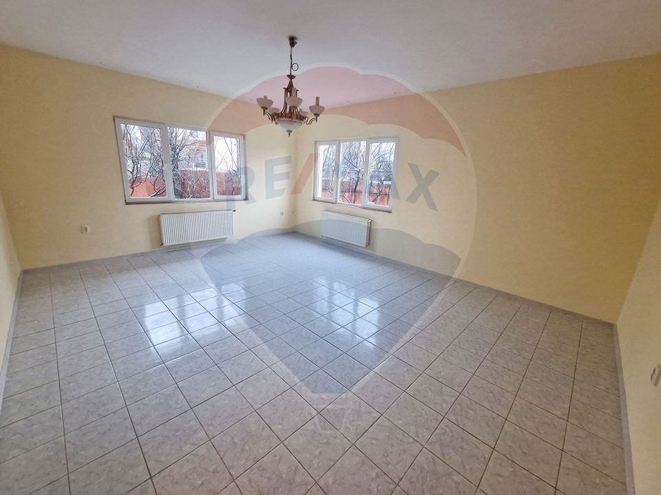 8 room House / Villa for rent, 1 Mai area