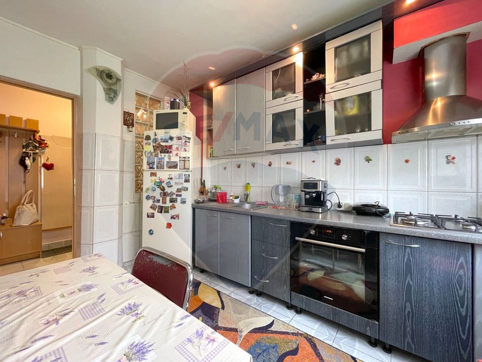 REZERVAT !  Apartament cu 3 camere de vânzare în Răcădău