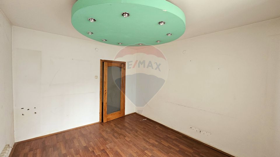 80sq.m Commercial Space for sale, Maratei area