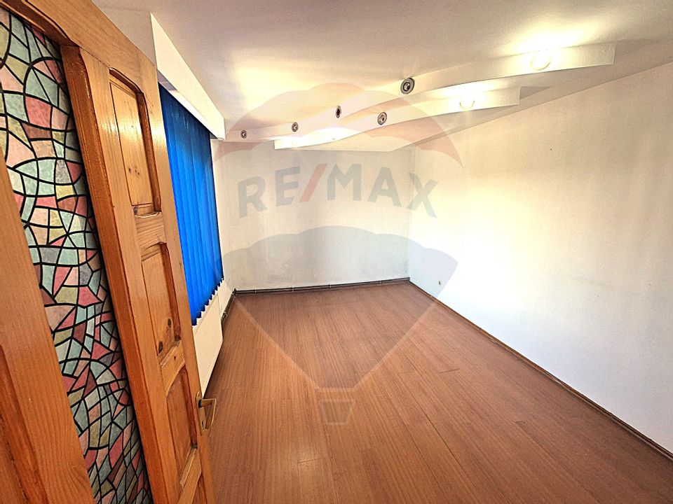 6 room House / Villa for sale, Serbanesti area