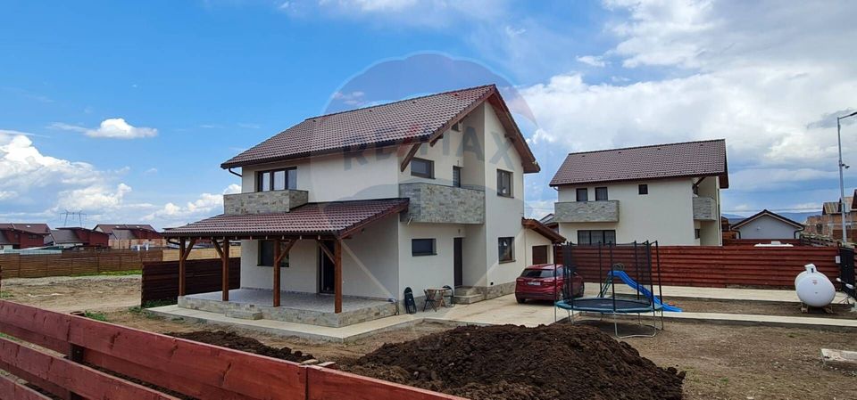 5 room House / Villa for sale, Exterior Est area